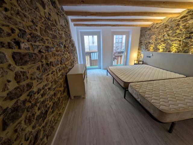 Apartamento en venta en Camprodon Pirineos. Encanto y calidez en el corazón de Camprodon. Apartamentos.