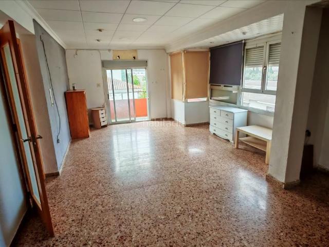 Apartamento en venta en Canals. Amplio apartamento casi nuevo en Canals, València. Apartamentos.