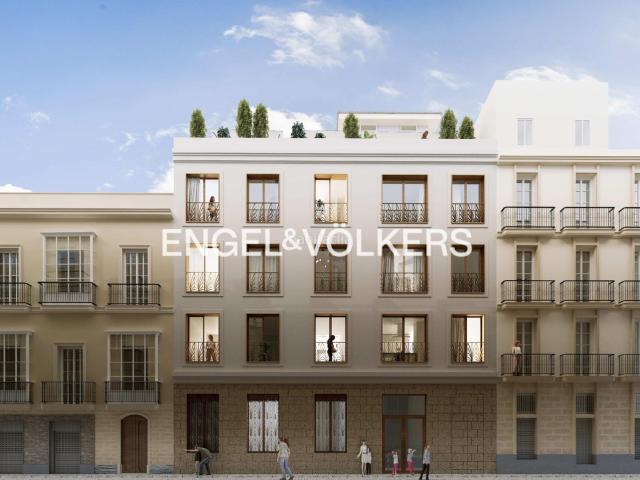 Piso en venta en Cádiz, Centro Histórico. Descubra un Remanso de Paz y Luz Excepcional Primer Piso en el centro de Cádiz. Pisos.