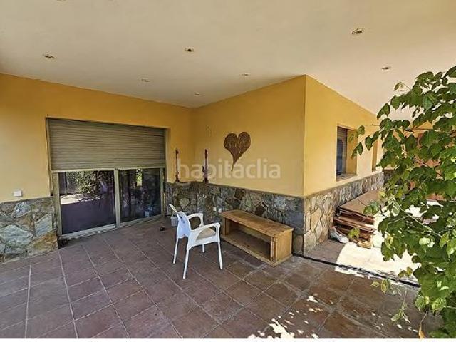 Apartamento en venta en Caldes de Malavella. Casa a reformar con jardín y piscina en Can Carbonell. Apartamentos Caldes de.