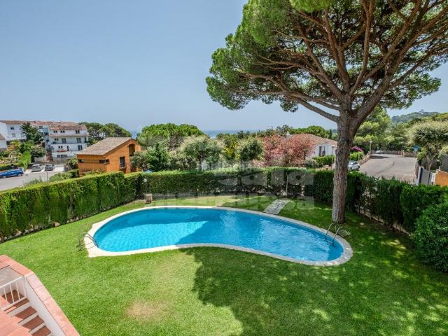 Apartamento en venta en Calella de Palafrugell Costa Brava. Apartamento con vistas al mar en Calella de Palafrugell. Apartamentos Calella de.