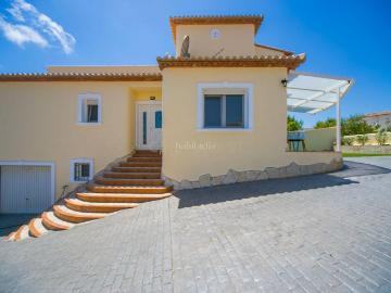 Apartamento en venta en Calp, Carrió La Merced Los Pinos. Villa independiente con piscina privada y vistas al Peñón de Ifach en La Merced, Calpe. Apartamentos.