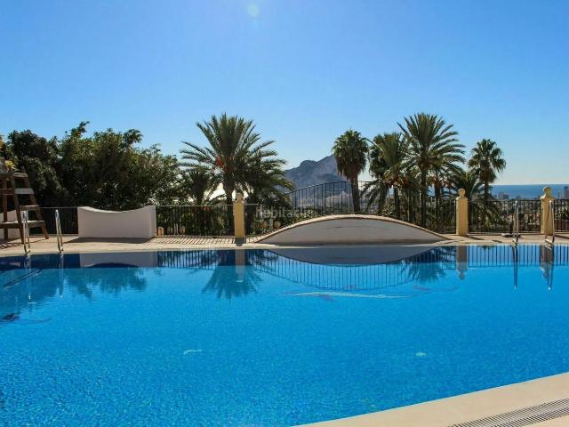 Apartamento en venta en Calp, Cometa. Apartamento con solarium y vistas al mar. Apartamentos.
