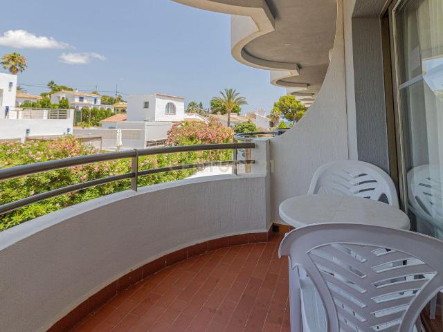 Apartamento en venta en Calp, La Caleta La Calalga Les Bassetes. Estudio en Galetamar, Calpe Vistas al mar y montaña gestión profesional llave en mano. Apartamentos.
