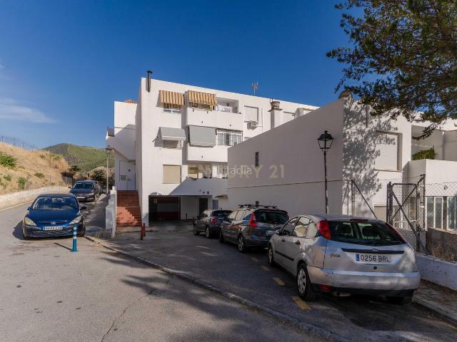 Apartamento en venta en Cenes de la Vega. Luminoso apartamento con garaje, trastero y vistas a la montaña. Apartamentos Cenes de la.