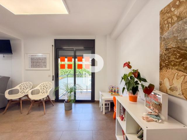 Apartamento en venta en Cervelló. PISO EN EL CENTRO CON BALCÓN Y BAÑO EN SUIT. Apartamentos.