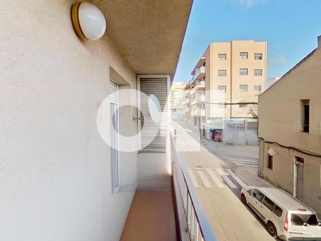 Apartamento en venta en Cerdanyola del Vallès, Catalunya Fontetes. PISO EN Cerdanyola del Vallès 4 HABITACIONES 112 M2 CONSTRUIDOS TERRAZA DOBLE ORIENTACIÓN BUEN ESTADO. Apartamentos Cerdanyola.