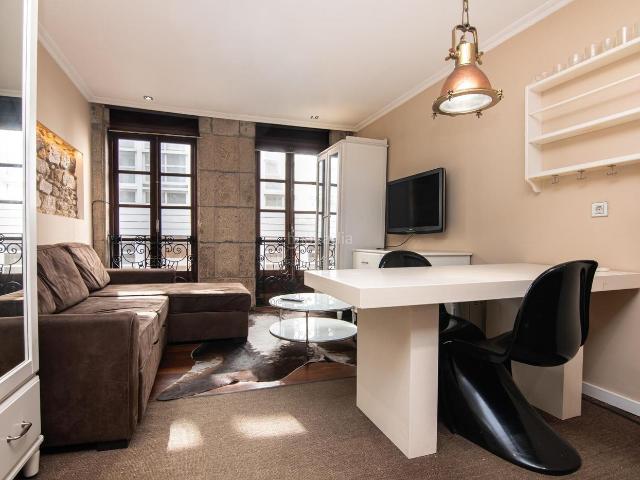 Apartamento en venta en Coruña A, Ciudad Vieja. Apartamento reformado en casa de piedra de la Ciudad Vieja. Se vende amueblado. Apartamentos Coruña.