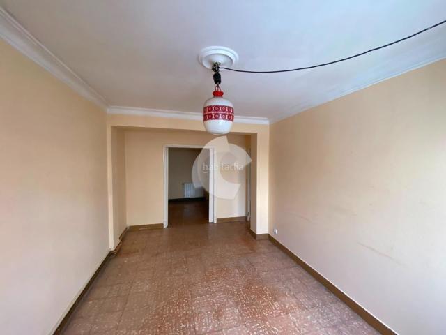Apartamento en venta en Coruña A, Monte Alto Zalaeta Atocha. Vivienda situada en Monte Alto, A Coruña, con una distribución versátil que permite disponer de tres habitaciones. Actualmente cue.