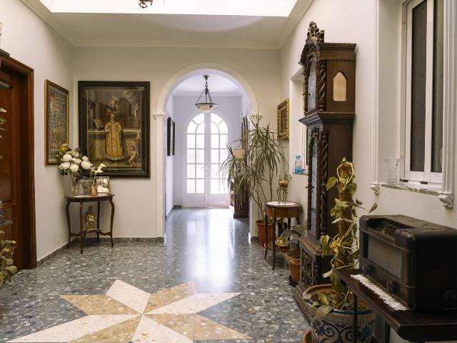 Apartamento en venta en Coria del Río. Casa soleada en calle peatonal. Apartamentos Coria del.