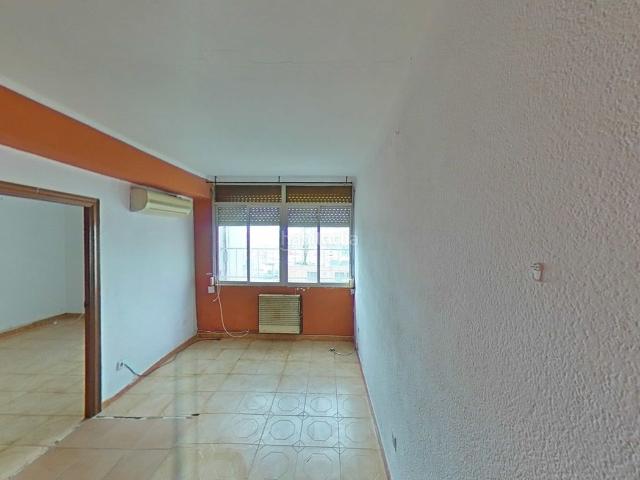 Apartamento en venta en Cornellà de Llobregat, Sant Ildefons. Piso de dos habitaciones para reformar en Cornellà de LLobregat. Apartamentos Cornellà de.