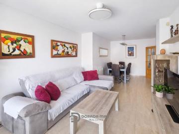 Apartamento en venta en Cubelles, Les Salines Pla de Sant Pere. Espacios amplios, vistas abiertas y la playa a dos pasos. Apartamentos.