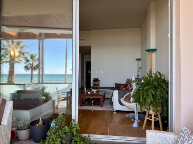 Apartamento en venta en Cubelles, Les Salines Pla de Sant Pere. Terraza con vistas al mar, con piso incluido. Apartamentos.