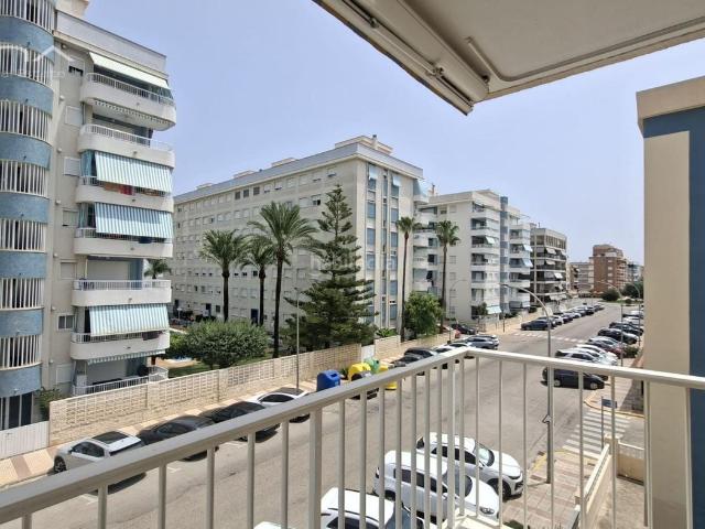 Apartamento en venta en Daimús. Apartamento en venta en Playa de Daimús con piscina, ascensor y balcón a 500 metros del mar. Apartamentos.