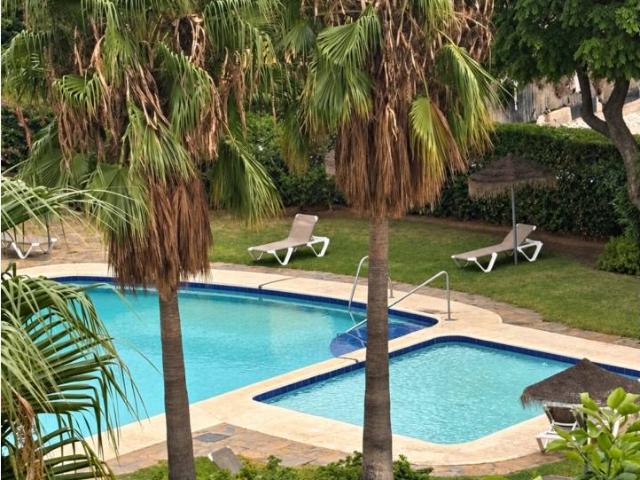 Apartamento en venta en El Paraíso Atalaya Benamara, Estepona