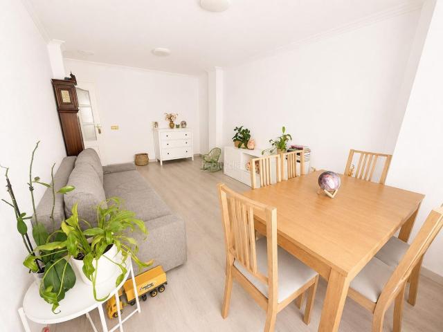 Apartamento en venta en Elche Elx, Reina Victoria Miguel Hernández. Espectacular piso muy luminoso con impresionante terraza de más de 100 m2. Apartamentos Elche.
