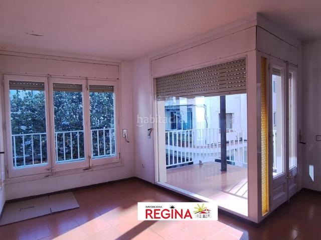 Apartamento en venta en Escala L´, Nucli Antic Costa Brava. Apartamento luminoso con terraza privada, tres habitaciones y gran potencial, situado en pleno Casco Antiguo. Apartamentos Escala.