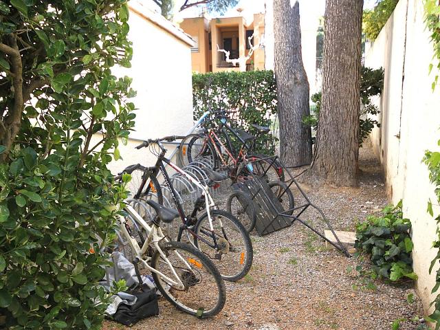 Apartamento en venta en Escala L´, Port La Clota Puig Sec Costa Brava. Acogedor piso con terraza y piscina comunitaria en LEscala, ideal para disfrutar del Mediterráneo con total comodidad.