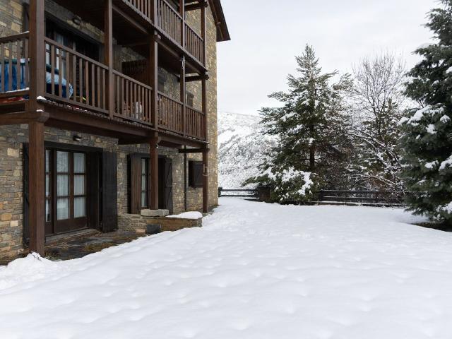 Apartamento en venta en Espot Pirineos. AMPLIO PISO A PIE DE PISTAS CON JARDIN PRIVADO. Apartamentos.