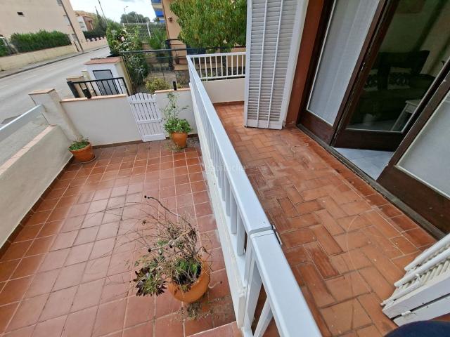 Apartamento en venta en Estartit, Els Griells Costa Brava. Apartamento reformado en planta baja con terraza a 250m de la playa en Els Griells, LEstartit. Apartamentos.