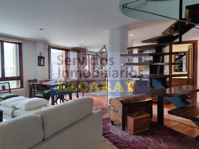 Apartamento en venta en Ezcaray. PISO DE 195M2 CON GARAJE CERRADO. Apartamentos.