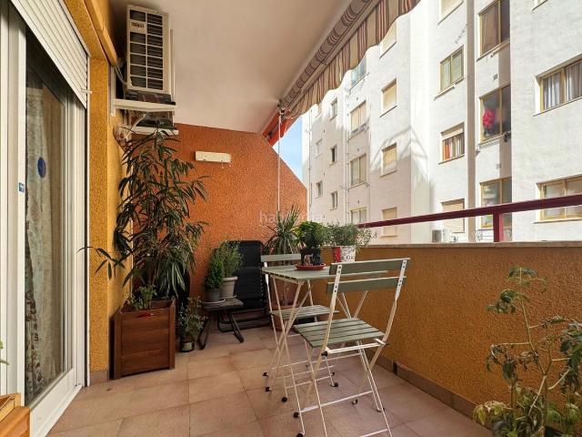 Apartamento en venta en Gandia, Playa de Gandía. Piso reformado a solo 400 metros de la playa de Gandía 2 dormitorios, piscina y trastero. Apartamentos.