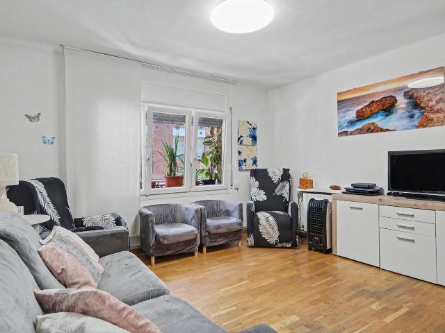 Apartamento en venta en Girona, Eixample Sud Migdia. Piso en venta en el centro de Girona. Zona Casernes. Apartamentos.