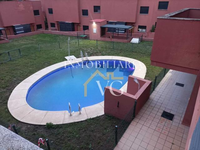 Apartamento en venta en Guillena, Guillena pueblo. Apartamento en venta en Guillena con un dormitorio, patio y piscina comunitaria. Apartamentos.