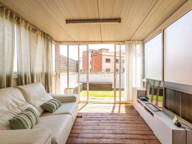 Apartamento en venta en Hospitalet de Llobregat L´, Collblanc. ESPECTACULAR ÁTICO DÚPLEX CON 120 m DE TERRAZA. Apartamentos Hospitalet de Llobregat.