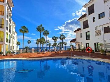 Apartamento en venta en La Duquesa / Puerto de la Duquesa, Málaga Costa del Sol