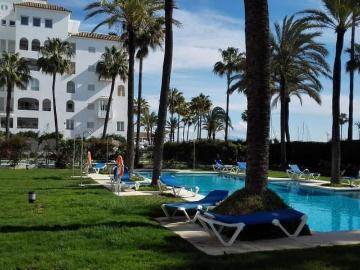 Apartamento en venta en La Duquesa / Puerto de la Duquesa, Málaga Costa del Sol