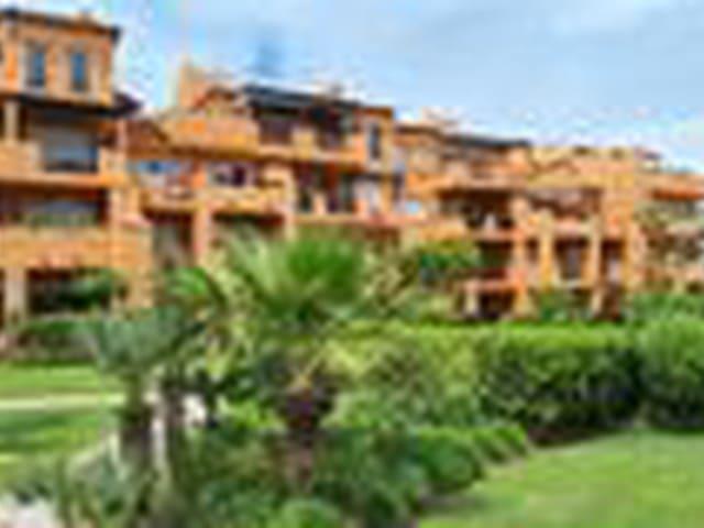 Apartamento en venta en La Duquesa / Puerto de la Duquesa, Málaga Costa del Sol