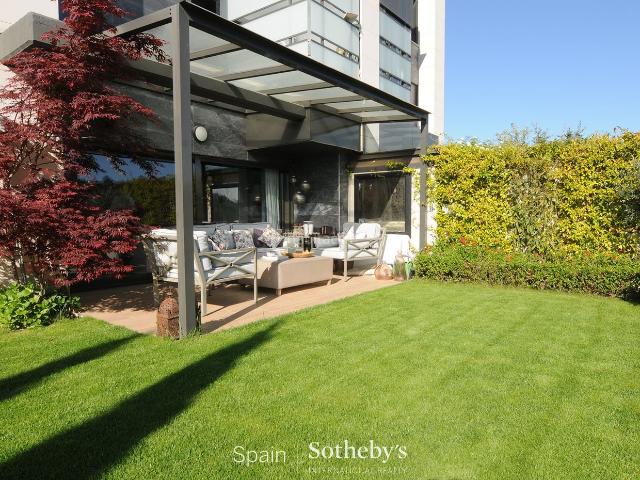 Apartamento en venta en La Moraleja, Encinar de los Reyes. Bajo con jardín en Encinar de los Reyes. Apartamentos La.