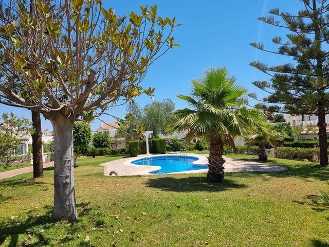 Apartamento en venta en La Siesta, Alicante Costa Blanca