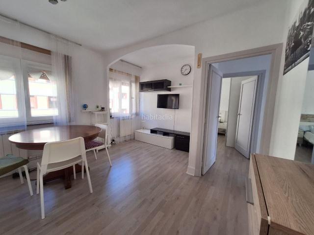 Apartamento en venta en Langreo, La Felguera. Piso de 3 habitaciones en Langreo luminoso y en buen estado. Apartamentos.