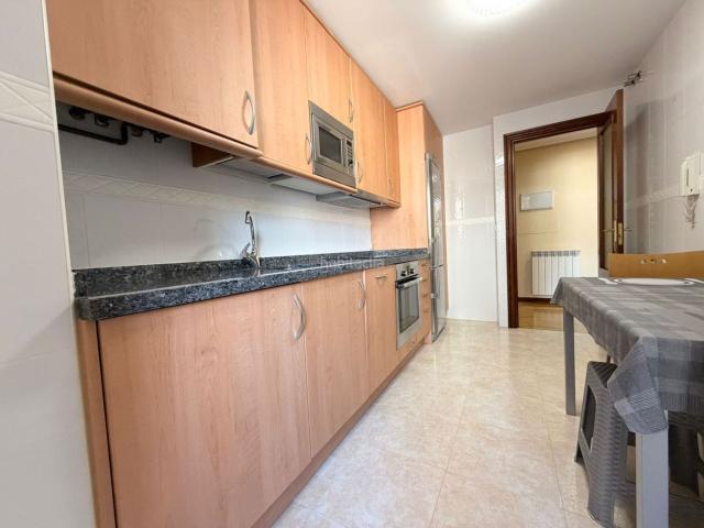 Apartamento en venta en Lardero. APARTAMENTO PARA ENTRAR A VIVIR EN LARDERO. Apartamentos.