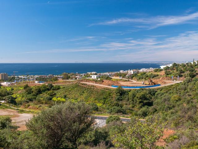 Apartamento en venta en Los Altos de los Monteros, Marbella