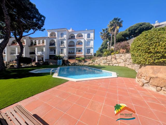 Apartamento en venta en Lloret de Mar, Fenals Costa Brava. R02617 GRAN PISO DE 4 HABITACIONES, PISCINA COMUNITARIA Y 2 PLAZAS DE PARKING EN FENALS, LLORET DE MAR. Apartamentos Lloret de.