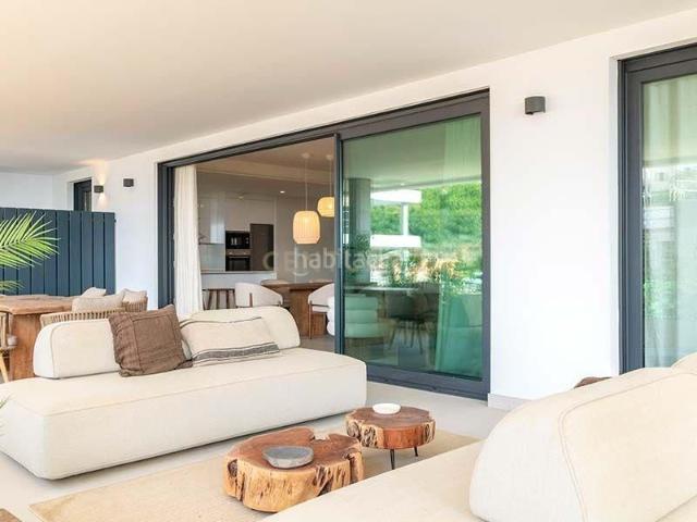 Apartamento en venta en Marbella, Alto de los Monteros. Oasis de lujo en Marbella Obra nueva, impresionantes vistas al mar. Apartamentos.