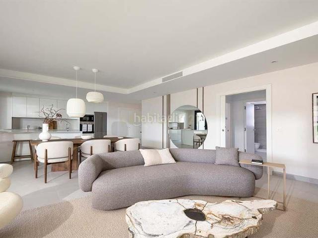Apartamento en venta en Marbella, Alto de los Monteros. Oasis de lujo en Marbella Obra nueva, impresionantes vistas al mar. Apartamentos.