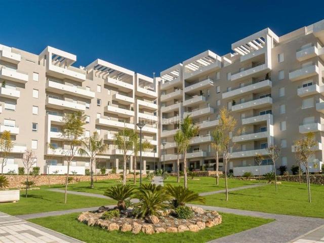 Apartamento en venta en Marbella, Casco Antiguo. Elegancia elegante con vistas a la montaña apartamento de 3 dormitorios en Nueva Andalucía. Apartamentos.