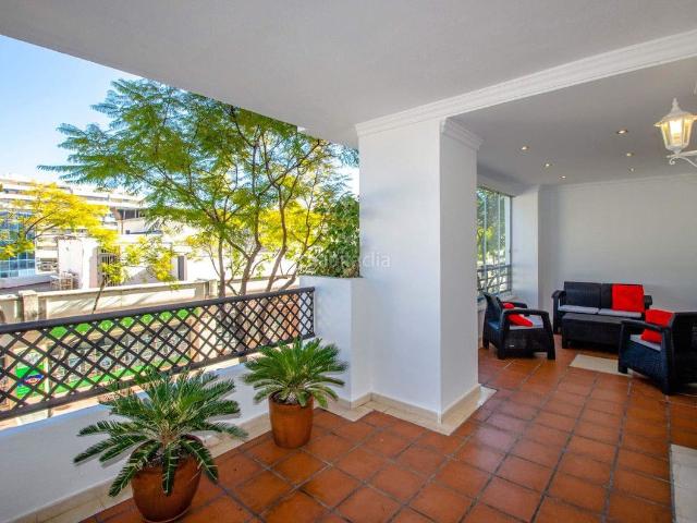Apartamento en venta en Marbella, Puerto Banús. Oasis de Lujo en Puerto Banús: Apartamento de 2 Dormitorios Totalmente Amueblado. Apartamentos.