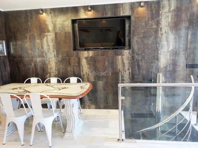 Apartamento en venta en Marbella, Puerto Banús. Vive el Sueño Mediterráneo en Puerto Banús: Apartamento Totalmente Reformado con Vistas al Mar. Apartamentos.