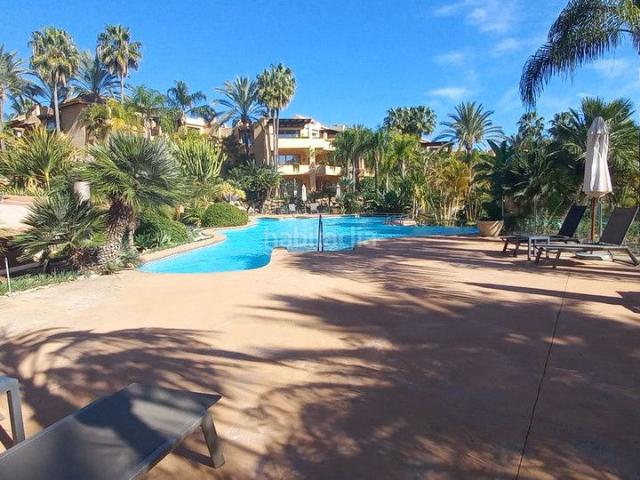 Apartamento en venta en Marbella, Sierra Blanca. Un Oasis de Lujo en Marbella: Apartamento en Planta Baja de 3 Dormitorios en Mansion Club. Apartamentos.