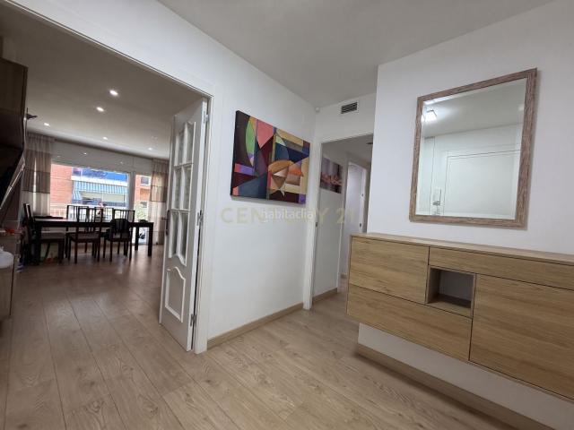 Apartamento en venta en Mataró, Centre. Espectacular piso reformado con vistas al mar y a 3 minutos del centro de Mataró. Apartamentos.