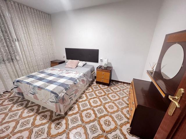 Apartamento en venta en Mataró, Cerdanyola Sud. Amplio Piso Amueblado en Cerdanyola, Mataró. Apartamentos.