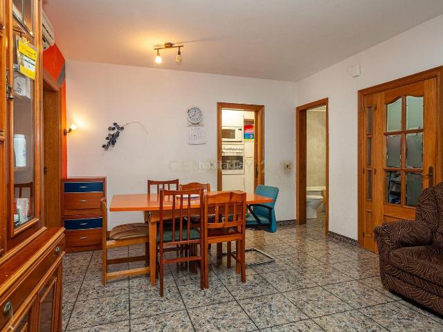 Apartamento en venta en Mataró, Cirera. Piso con gran potencial para reformar. Apartamentos.