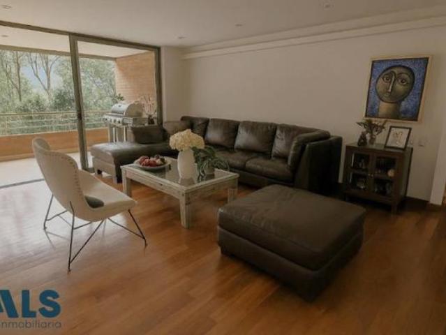 Apartamento En Venta En Medellin En Altos Del Poblado V384186