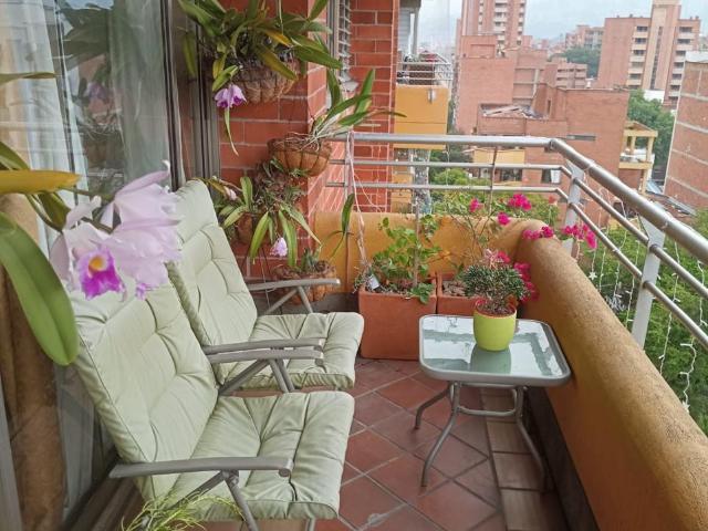 Apartamento En Venta En Medellin En Laureles V379477