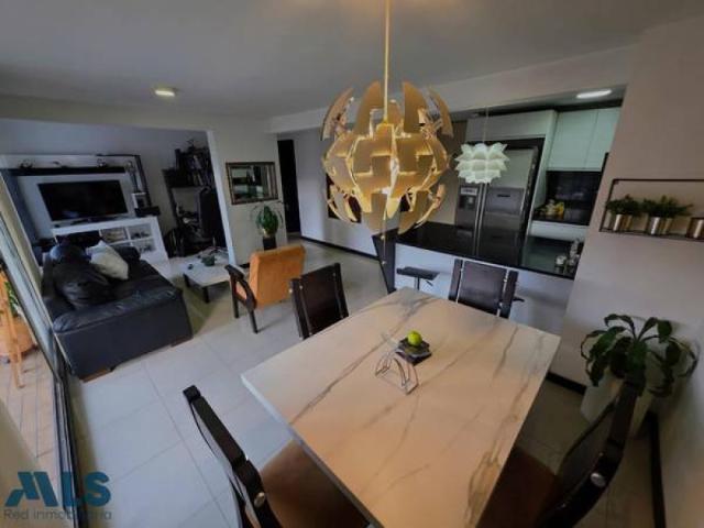 Apartamento En Venta En Medellin En Loma De Los Bernal V377455